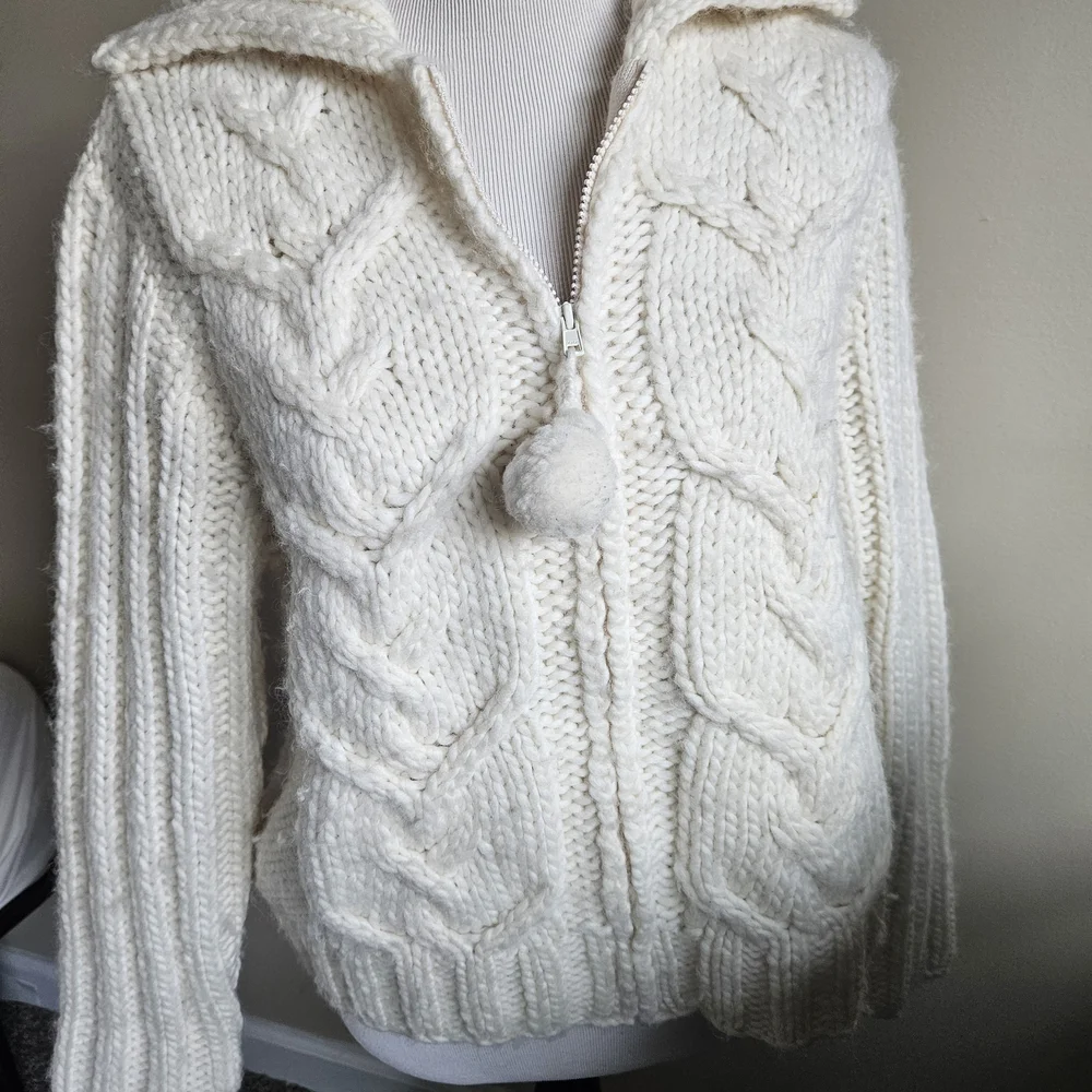 Elegant Cable Knit Cardigan - White